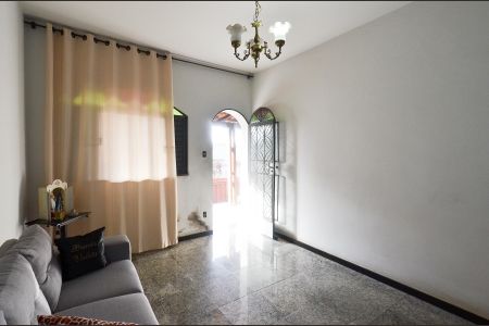 Sala de Estar  de casa à venda com 3 quartos, 300m² em Santa Cruz, Belo Horizonte