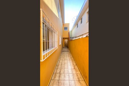 Casa à venda com 158m², 4 quartos e 2 vagas Casa à venda com 158m², 4 quartos e 2 vagasCorredor Lateral