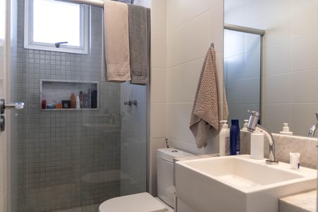 Apartamento à venda com 66m², 2 quartos e 2 vagas Apartamento à venda com 66m², 2 quartos e 2 vagasBanheiro da Suíte 1