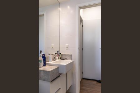 Apartamento à venda com 66m², 2 quartos e 2 vagas Apartamento à venda com 66m², 2 quartos e 2 vagasBanheiro da Suíte 1