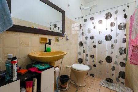 Banheiro de casa para alugar com 1 quarto, 55m² em Nucleo Residencial Isabela, Taboão da Serra