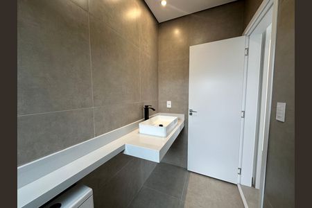 Casa de condomínio à venda com 145m², 3 quartos e 2 vagas Casa de condomínio à venda com 145m², 3 quartos e 2 vagasBanheiro da Suíte 1