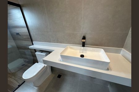 Casa de condomínio à venda com 145m², 3 quartos e 2 vagas Casa de condomínio à venda com 145m², 3 quartos e 2 vagasBanheiro da Suíte 1