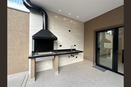 Casa de condomínio à venda com 145m², 3 quartos e 2 vagas Casa de condomínio à venda com 145m², 3 quartos e 2 vagasChurrasqueira