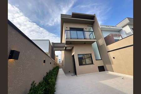 Casa de condomínio à venda com 145m², 3 quartos e 2 vagas Casa de condomínio à venda com 145m², 3 quartos e 2 vagasFachada