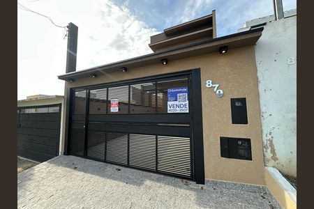 Casa de condomínio à venda com 145m², 3 quartos e 2 vagas Casa de condomínio à venda com 145m², 3 quartos e 2 vagasFachada