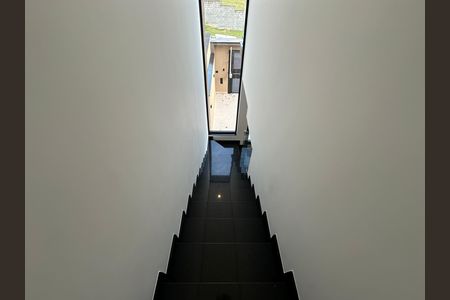 Casa de condomínio à venda com 145m², 3 quartos e 2 vagas Casa de condomínio à venda com 145m², 3 quartos e 2 vagasEscada