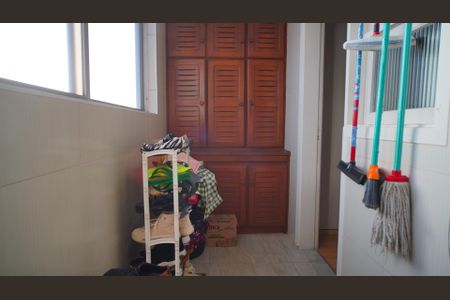 Apartamento à venda com 215m², 2 quartos e 2 vagas Apartamento à venda com 215m², 2 quartos e 2 vagasLavanderia e dispensa