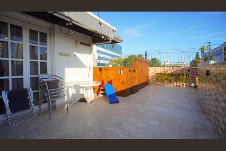 Apartamento à venda com 215m², 2 quartos e 2 vagas Apartamento à venda com 215m², 2 quartos e 2 vagasTerraço
