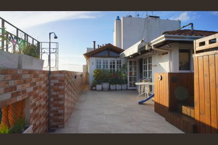 Apartamento à venda com 215m², 2 quartos e 2 vagas Apartamento à venda com 215m², 2 quartos e 2 vagasTerraço