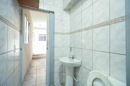 Casa para alugar com 384m², 2 quartos e 5 vagas Casa para alugar com 384m², 2 quartos e 5 vagasBanheiro da Área de Serviço