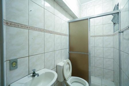 Casa para alugar com 384m², 2 quartos e 5 vagas Casa para alugar com 384m², 2 quartos e 5 vagasBanheiro da Área de Serviço