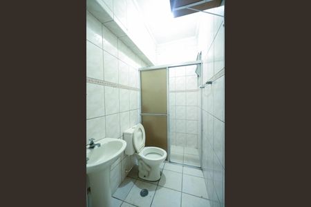 Casa para alugar com 384m², 2 quartos e 5 vagas Casa para alugar com 384m², 2 quartos e 5 vagasBanheiro da Área de Serviço