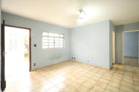 Casa para alugar com 384m², 2 quartos e 5 vagas Casa para alugar com 384m², 2 quartos e 5 vagasCasa dos Fundos