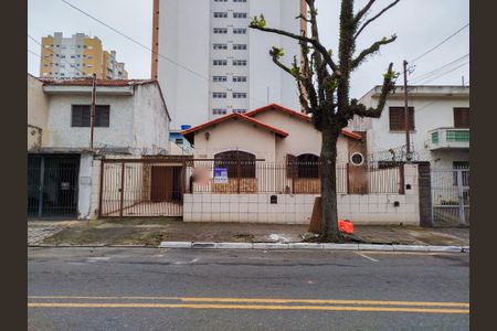 Casa para alugar com 384m², 2 quartos e 5 vagas Casa para alugar com 384m², 2 quartos e 5 vagasFachada
