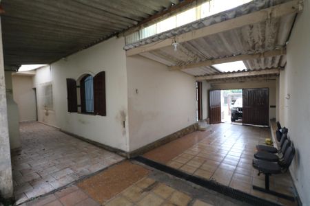 Casa para alugar com 384m², 2 quartos e 5 vagas Casa para alugar com 384m², 2 quartos e 5 vagasQuintal e Garagem
