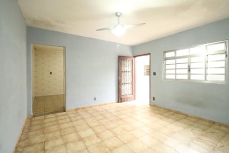 Casa para alugar com 384m², 2 quartos e 5 vagas Casa para alugar com 384m², 2 quartos e 5 vagasCasa dos Fundos