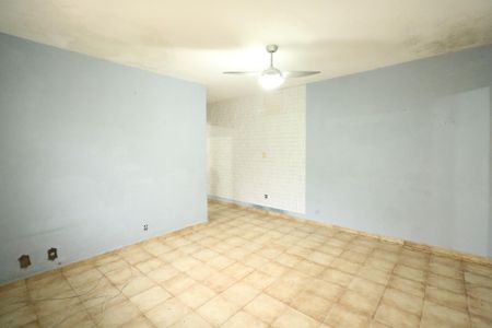 Casa para alugar com 384m², 2 quartos e 5 vagas Casa para alugar com 384m², 2 quartos e 5 vagasCasa dos Fundos