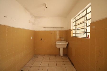 Casa para alugar com 384m², 2 quartos e 5 vagas Casa para alugar com 384m², 2 quartos e 5 vagasCasa dos Fundos