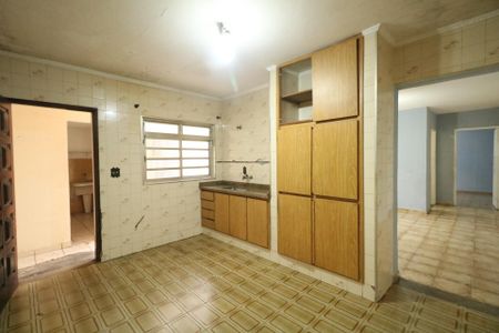 Casa para alugar com 384m², 2 quartos e 5 vagas Casa para alugar com 384m², 2 quartos e 5 vagasCasa dos Fundos