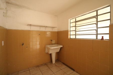 Casa para alugar com 384m², 2 quartos e 5 vagas Casa para alugar com 384m², 2 quartos e 5 vagasCasa dos Fundos