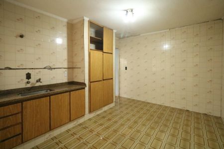 Casa para alugar com 384m², 2 quartos e 5 vagas Casa para alugar com 384m², 2 quartos e 5 vagasCasa dos Fundos