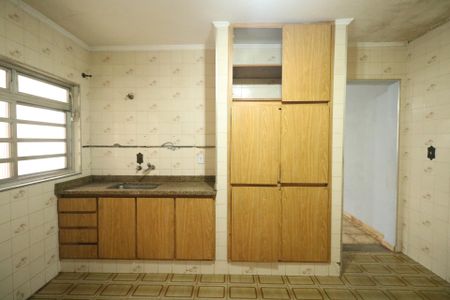 Casa para alugar com 384m², 2 quartos e 5 vagas Casa para alugar com 384m², 2 quartos e 5 vagasCasa dos Fundos