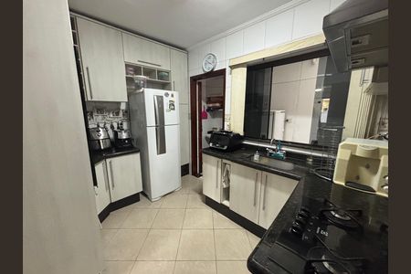 Casa à venda com 92m², 4 quartos e 2 vagas Casa à venda com 92m², 4 quartos e 2 vagasCozinha