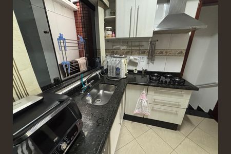Casa à venda com 92m², 4 quartos e 2 vagas Casa à venda com 92m², 4 quartos e 2 vagasCozinha