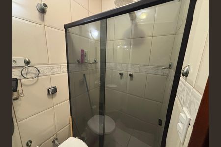 Casa à venda com 92m², 4 quartos e 2 vagas Casa à venda com 92m², 4 quartos e 2 vagasBanheiro