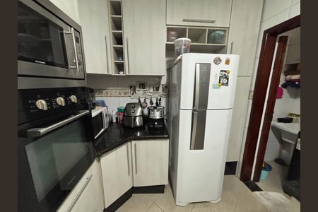 Casa à venda com 92m², 4 quartos e 2 vagas Casa à venda com 92m², 4 quartos e 2 vagasCozinha