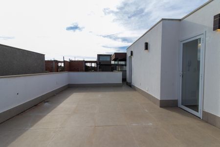 Casa de condomínio à venda com 245m², 3 quartos e 2 vagas Casa de condomínio à venda com 245m², 3 quartos e 2 vagasÁrea externa