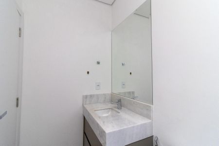 Casa de condomínio à venda com 245m², 3 quartos e 2 vagas Casa de condomínio à venda com 245m², 3 quartos e 2 vagasBanheiro da Suíte 2