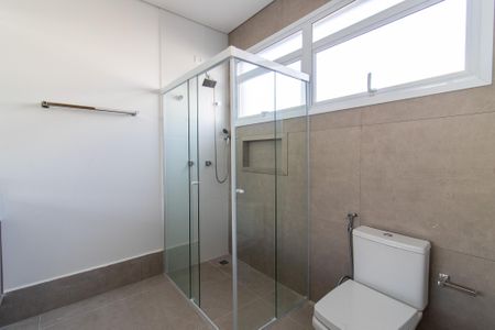 Casa de condomínio à venda com 245m², 3 quartos e 2 vagas Casa de condomínio à venda com 245m², 3 quartos e 2 vagasBanheiro da Suíte 1