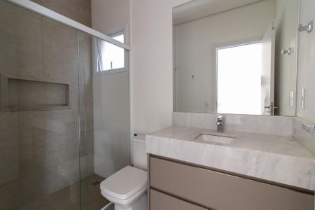 Casa de condomínio à venda com 245m², 3 quartos e 2 vagas Casa de condomínio à venda com 245m², 3 quartos e 2 vagasBanheiro da Suíte 3