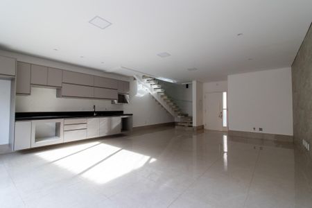 Casa de condomínio à venda com 245m², 3 quartos e 2 vagas Casa de condomínio à venda com 245m², 3 quartos e 2 vagasSala/Cozinha
