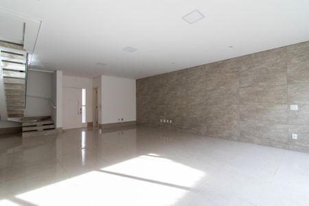 Casa de condomínio à venda com 245m², 3 quartos e 2 vagas Casa de condomínio à venda com 245m², 3 quartos e 2 vagasSala/Cozinha
