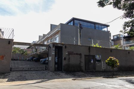 Casa de condomínio à venda com 245m², 3 quartos e 2 vagas Casa de condomínio à venda com 245m², 3 quartos e 2 vagasFachada