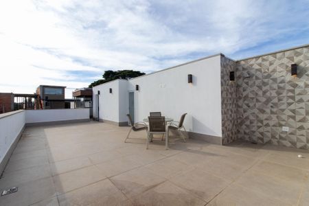 Casa de condomínio à venda com 245m², 3 quartos e 2 vagas Casa de condomínio à venda com 245m², 3 quartos e 2 vagasÁrea externa