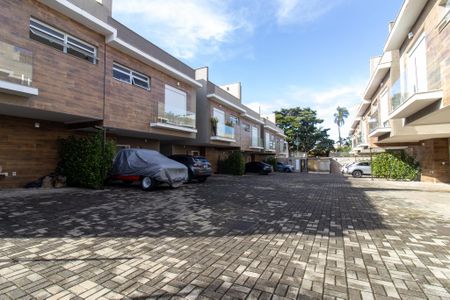 Casa de condomínio à venda com 245m², 3 quartos e 2 vagas Casa de condomínio à venda com 245m², 3 quartos e 2 vagasGaragem