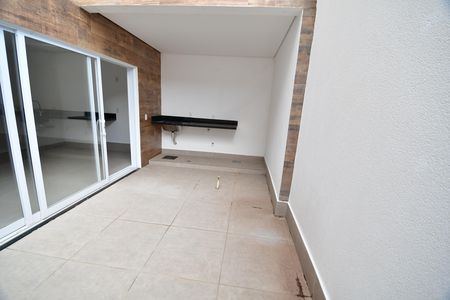 Casa de condomínio à venda com 245m², 3 quartos e 2 vagasQuintal