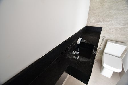 Casa de condomínio à venda com 245m², 3 quartos e 2 vagasLavabo