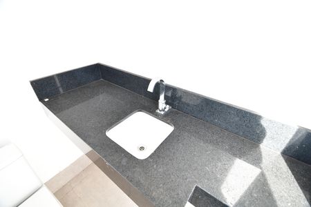 Casa de condomínio à venda com 245m², 3 quartos e 2 vagasBanheiro de serviço