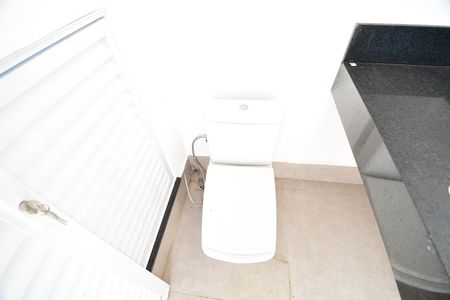 Casa de condomínio à venda com 245m², 3 quartos e 2 vagasBanheiro de serviço