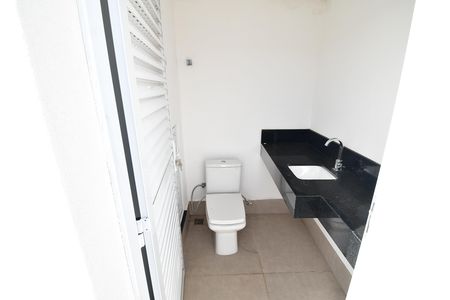 Casa de condomínio à venda com 245m², 3 quartos e 2 vagasBanheiro de serviço