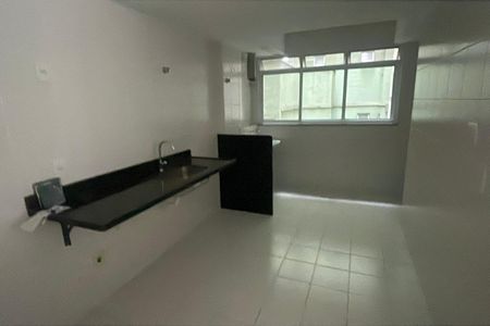 Cozinha de apartamento para alugar com 3 quartos, 88m² em Jardim Vinte E Cinco de Agosto, Duque de Caxias