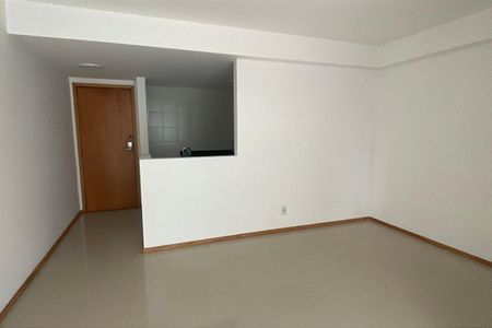 Sala de apartamento para alugar com 3 quartos, 88m² em Jardim Vinte E Cinco de Agosto, Duque de Caxias