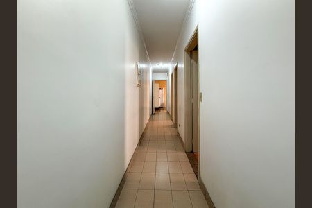 Casa à venda com 170m², 2 quartos e 4 vagasCorredor