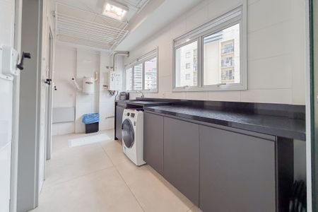 Apartamento à venda com 199m², 3 quartos e 3 vagas Apartamento à venda com 199m², 3 quartos e 3 vagasÁrea de Serviço