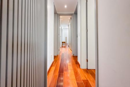 Apartamento à venda com 199m², 3 quartos e 3 vagas Apartamento à venda com 199m², 3 quartos e 3 vagasCorredor